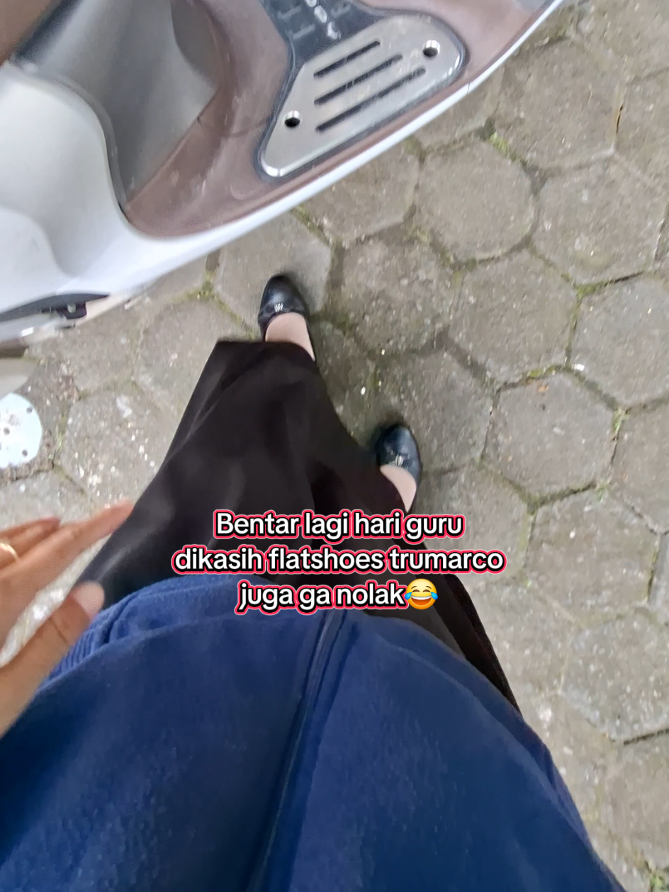 Yang pasti aja sih. Flatshoes trumarco is the best!🥰 #flatshoes #flatshoesmurah #flatshoeskerja #sepatuwanita #sepatumurah 
