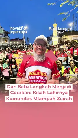 Komunitas Mlampah Ziarah lahir dari perjalanan seorang diri Roni Romel menuju tempat-tempat ziarah di Yogyakarta dengan berjalan kaki. Hingga akhirnya ia membentuk gerakan yang kini diikuti lebih dari 1.250 peserta dari seluruh Indonesia sejak 8 Juli 2025. Kegiatan besar mereka, Walking Marathon de Sendang Sono (WMSS), rutin dilaksanakan setiap bulan, salah satunya ziarah dengan berjalan kaki sejauh 28 kilometer dari Tugu Jogja menuju Gua Maria Sendang Sono, Kalibawang, Kulon Progo. “Dari satu orang kemudian menjadi dua orang, kemudian beberapa orang. Kami bikin nama komunitas kami adalah Mlampah Ziarah,” ujar Roni, saat ditemui Pandangan Jogja, Minggu (16/11). Jumlah peserta WMSS terus bertambah hingga pernah mencapai 328 orang pada bulan Oktober. Seluruh kegiatan digerakkan oleh relawan, mulai dari fotografer, tim media sosial, tenaga medis, hingga ambulans. “Kami mengerjakan ini semua berbasis relawan,” kata Roni. Pada gelaran WMSS terakhir, Minggu (16/11), komunitas Mlampah Ziarah juga mengadakan kegiatan bakti sosial dengan menyalurkan bantuan sosial berupa sembako untuk 112 lansia di daerah sekitar Gua Maria Sendang Sono, Kalibawang, kulon Progo.  “Satu paketnya berisi beras, minyak goreng, gula, sarden, teh, dan mie instan, ujarnya. Aset: Artikel: Pandangan Jogja Video: Pandangan Jogja/Gigih Imanadi, Dok. Mlampah Ziarah #mlampahziarah #wmss #sendangsono #katholik #pandanganjogja 