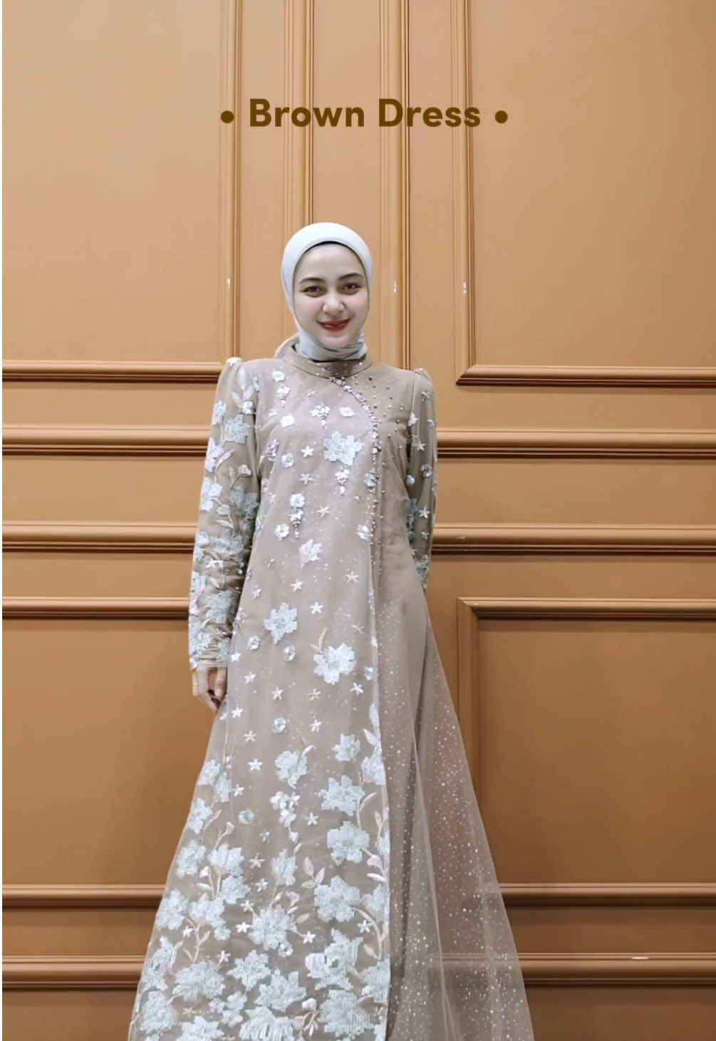 Subtle yet stunning. Qaissara Dress in Brown brings a warm, graceful vibe to every moment🤎✨ #aisyalinastore #bajugamisterbaru2026 #gamisterbarueleganmewah #gamiskondanganwanita #dresskondanganelegan 