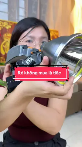 Đèn pha năng lượng mặt trời #hangxinhtuoi #denphanangluongmattroi 