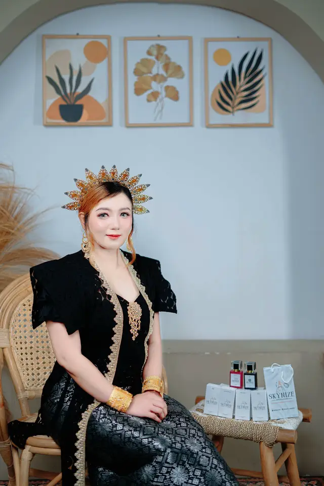 PARFUME ANAK BUGIS 😍 PARFUME YG KUNAMAKAN PARFUME SULTAN MENTER YG BERLOGO SKYNIZE BY @anizeshinhye.shop  MAKE UP ALA” NINGRAT BUGIS DAN SIDRAP BANGET WELL Pokoknya look ku di ubah total mulai dari pakean dan make up semua by @natasyaamakeup__ 🫶🏻😍  #sidrap #djanizeshinhye 