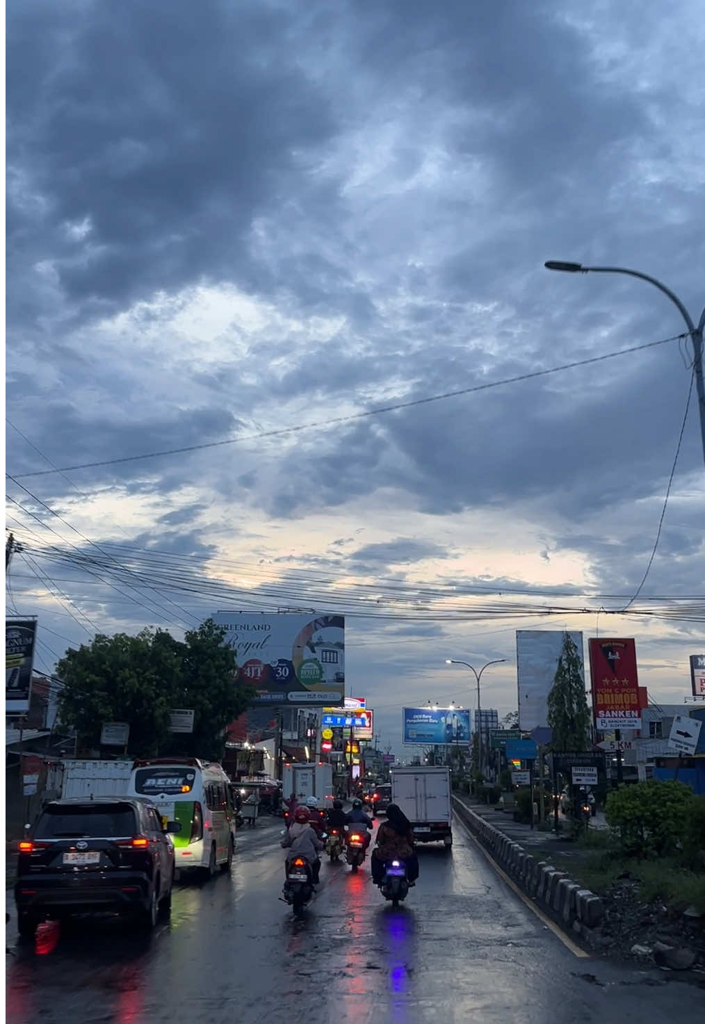 entah se indah apa di ujung sana yang jelas aku masi dalam perjalanan. #cirebonpride🏴‍☠️ #sadsong #storytime #fypシ゚ #beranda 