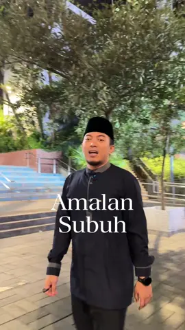 Subuh adalah waktu terbaik untuk memohon perlindungan kepada Allah. 🌙 Salah satu dzikir yang diajarkan Rasulullah ﷺ untuk diamalkan setiap pagi adalah: بِسْمِ اللَّهِ الَّذِي لَا يَضُرُّ مَعَ اسْمِهِ شَيْءٌ فِي الْأَرْضِ وَلَا فِي السَّمَاءِ وَهُوَ السَّمِيعُ الْعَلِيمُ “Dengan nama Allah yang bersama nama-Nya tidak ada sesuatu pun yang dapat membahayakan di bumi dan tidak (pula) di langit, dan Dia Maha Mendengar lagi Maha Mengetahui.” ⸻ Dibaca tiga kali setiap pagi dan petang, dzikir ini menjadi sebab perlindungan dari berbagai keburukan dengan izin Allah. 🍃 Bayangkan… kita memulai hari bukan hanya dengan rencana dan usaha, tapi juga dengan tawakal dan perlindungan dari Dzat yang menggenggam seluruh urusan hidup kita. ✨ 💫 Ebook “Doa-Doa untuk Jiwa yang Ingin Bahagia” 📖 Karya Ustadz Irfan Rizki Haas 🕊 130 halaman doa penyuci hati & penguat jiwa 💬 Termasuk kumpulan dzikir pagi-sore dan doa perlindungan dari segala keburukan 📩 E-book langsung dikirim ke email, Sahabat ✨ 📱 WA: 0851-7999-7020 🔗 lynk.id/haasstore Mulailah hari dengan dzikir, agar langkahmu dijaga, hatimu ditenangkan, dan hidupmu diberkahi Allah. 🤲 #DzikirPagi #BismillahilladziLayadhurru #PerlindunganAllah #DoaBahagia #UstadzIrfanRizkiHaas  