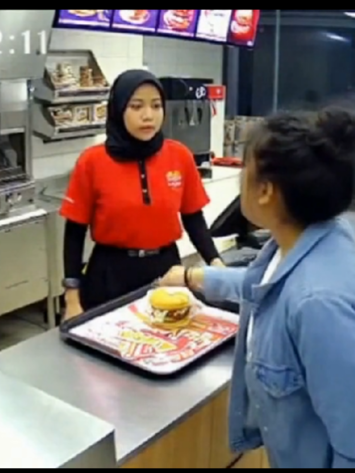 Dekat iklan tulis beli burger percuma ayam goreng part 1 #ayamgoreng #fastfood #viralvideo #fypmalaysia #mcdonald 