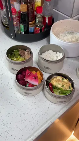 kotak makan portable bok simpel peraktis tinggal bawa #tempatmakan #viraltiktok #fyppppppppppppppppppppppp 