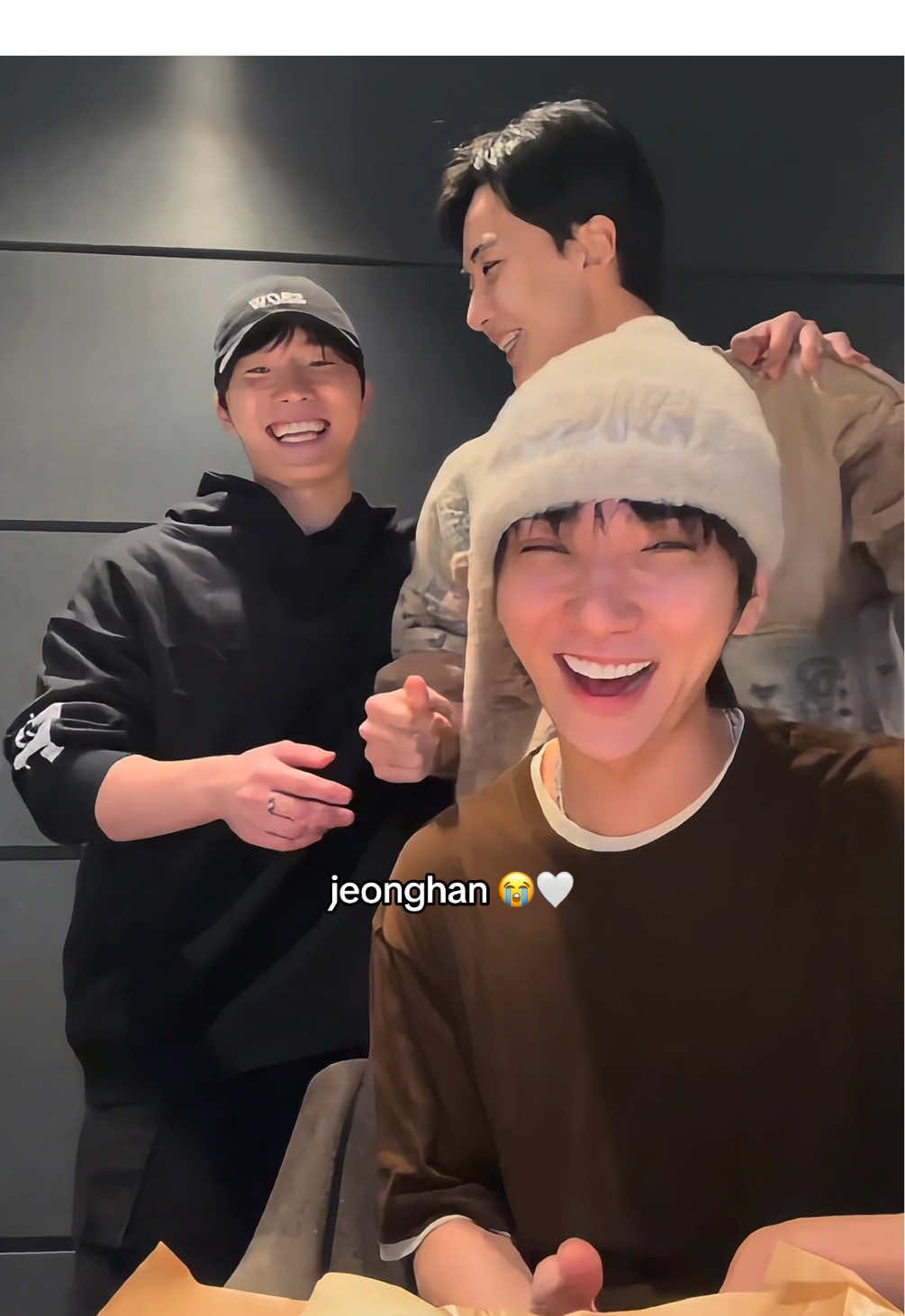 so unexpected!! life is worth living🥹🤍 i missed jeonghan SO much #seventeen #svtcarat #joshua #weverselive #dino 