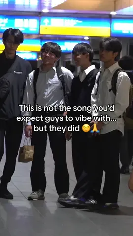 Didn’t expect a group of boys to stop and feel the song too 😅🎶 Music really connects everyone. ❤️ #fyp #busker #busking #howdoilive 