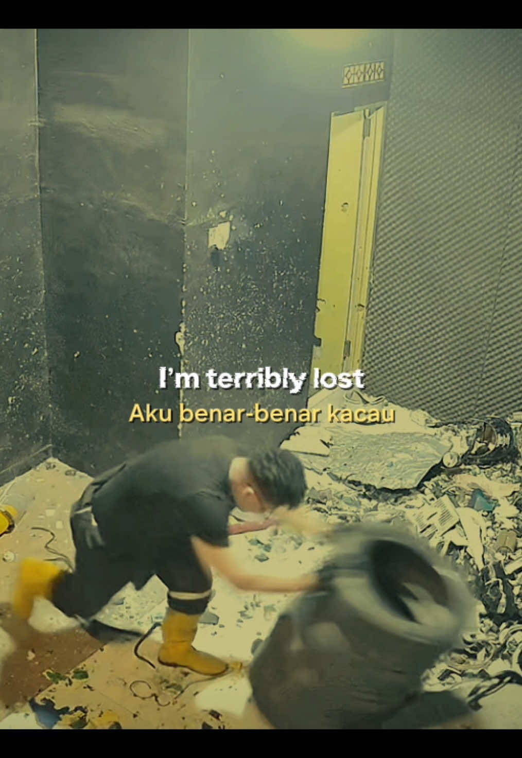 Kamu capek nyalahin orang lain. Sampai akhirnya kamu sadar yang paling bikin masalah ya dirimu sendiri. Karena kamu nggak pernah tahu apa yang kamu lakukan. Kalau kamu udah muak sama diri sendiri, keluarkan semuanya di  Funfury! #funfury #rageroom #breakroom #malang #maknalagu 