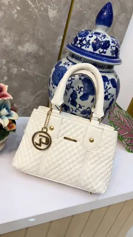 YUMA bag warna putih masih jadi best seller juga nih 😍🫰🏻#fypシ゚ #taswanita #calepindonesia #calepofficial #tasmini 