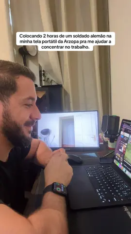 Só assim mesmo pra conseguir trabalhar sem distração 😅 #arzopa #arzopaportablemonitor