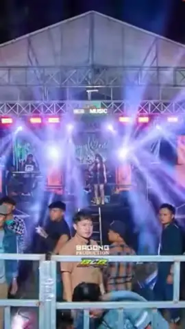 Demi cintaku padamu😍💃🏻@Fitri kecil @DIAN PRO AUDIO PURWODADI  #soundsystem #dianproaudiopurwodadi #soundhajatan #fypppppppppppppp #abcxyz 