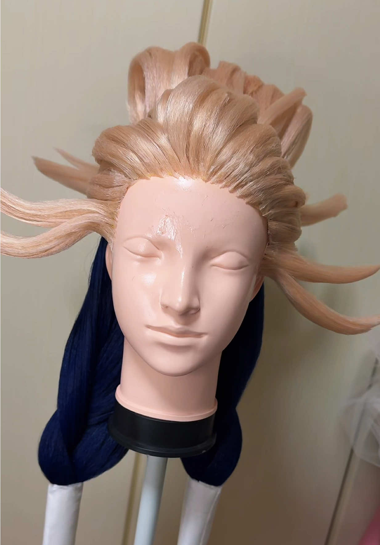 タムジーのウィッグ完成したァァァ！！！スプレーとか乾ききってなかったからヘアゴムしっかり巻けてない…ｺﾞﾒﾝﾈ #gatiakuta #wigstyling #gatiakutaedit #コスプレウィッグ制作 #コスプレイヤーさんと繋がりたい 
