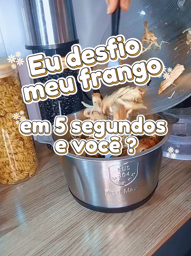 Eu desfio meu frango em 5 segundos e você?? esse processador é maravilhoso amiga 🤌🏻✨ #processador #triturador #cozinha #enxovaldecasanova #utensiliosdecozinha 