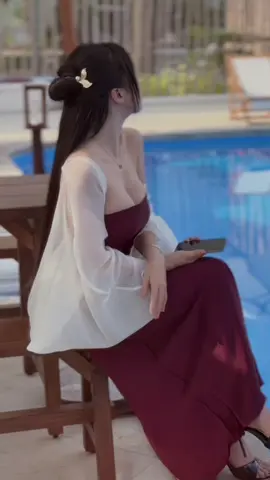 Kiếp sau không chắc sẽ còn được gặp anh Vậy nên em rất trân trọng chẳng dám sơ ý Dùng hết sức,yêu anh thật cẩn trọng Chỉ sợ rằng đánh mất anh.. Tất cả đều không còn kịp nữa.