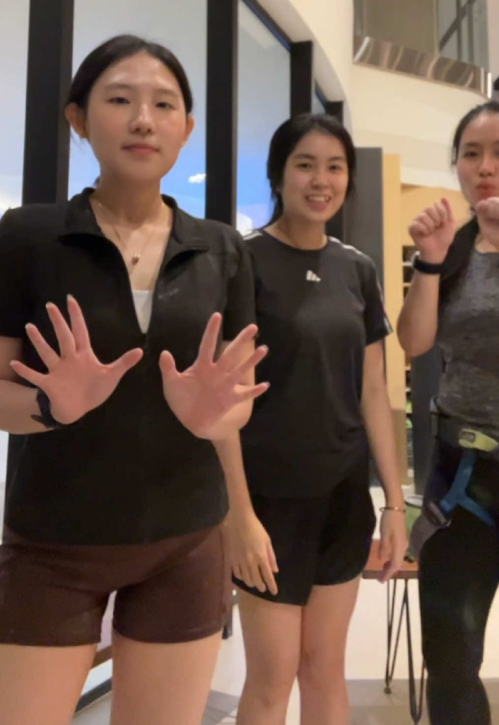 kapalan setelah bouldering #fitcheck #activewear 