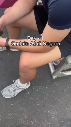 mulailah menggatal kawan biar dpt yg ganteng 🤣 cinta bersemi di gerak jalan mojosuro 😇 #pecintaabdinegara #nanuna #godainabdinegara #gerakjalanmojosuro #jatim 