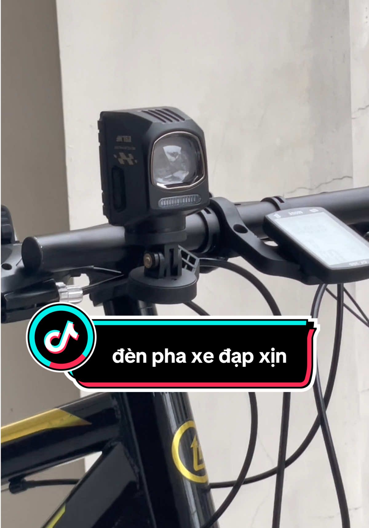 chiếc đèn xịn sò xứng đáng được đầu tư khi đạp xe ban đêm nha #sports #phukienxedap #denxedap 