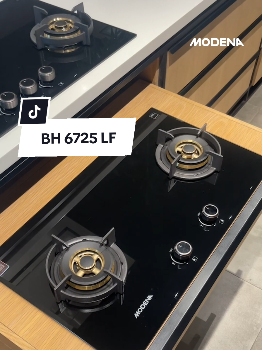 Masih ragu pilih kompor tanam kaca? Takut pecah atau susah dibersihin? Tenang! BH 6725 LF hadir dengan tempered glass berkualitas tinggi Kuat, tahan panas, dan super mudah dibersihkan. Plus, ada garansi seumur hidup untuk tempered glass perlindungan ekstra!   #MODENA #MakeLifeEasier 