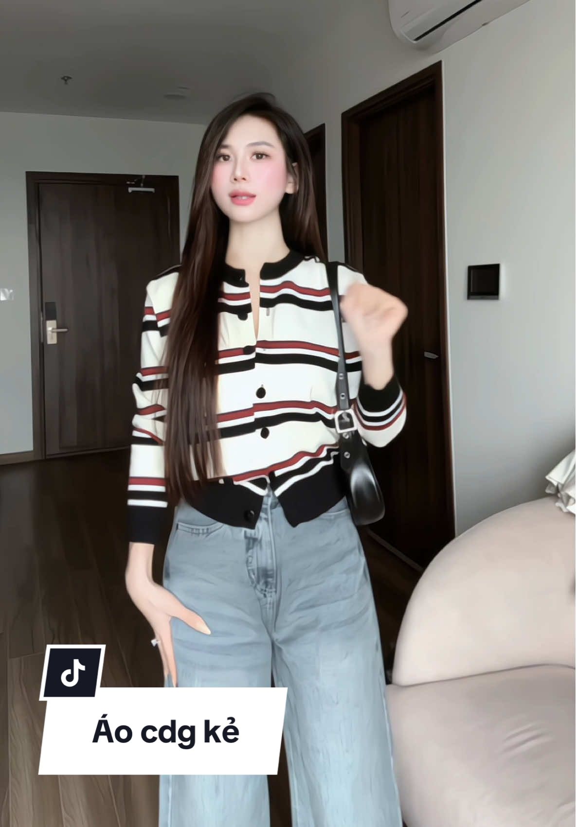 Ôii thề cái áo nó đơn giản mà nó đẹp lắm các bà ơi, đẹp từ chất vải đến form dáng luôn #review #thoitrang 