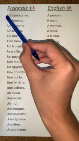 Dans cette vidéo je te montre des mots français traduits en anglais, façon simple et rapide Si tu veux améliorer ton vocabulaire et parler anglais plus facilement cette vidéo est faite pour toi 📝📚🇫🇷🇬🇧 #cours #langues #françaisanglais #france🇫🇷 #apprendre 