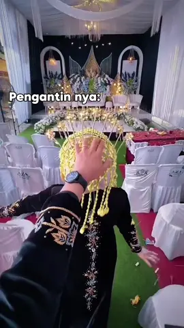 Di balik tren nya pengantin. Ada kang dekor siap melayanin 😅 #kartikatent #tendadekorcikarang #paketweddingcikarang #weddingcikarangpusat #weddingcikarangtimur 