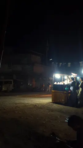 ، زندگی همیشه اها نه ٿي ڏي جيڪا اسان چاهیون ٿا  ڪڏهن وقت ساٿ ڏي ٿو تہ ڪڏھن پنھنجا  بیگانھ جیان پیش اچن ٿا سچ اهو آهي ته دنیا همیشه انصاف نہ ڪندي آھي ء نہ ئي هر مسڪراهٽ پویان خوشي هوندي آهي مائهو بدلجي وڃن ٿا رشتا ٽٽن ٿا خواب ٽٽن ٿا پر زندگي هلندي رهي لي ڪنهن جي مدد ڪيو تہ اھا امید نہ رکو تہ واپس ملندو ڇو تہ انسان احسان وساري ڇڏيندو آهي چو ته اها هن جي فطرت آهي. جيڪو دل سان پیار ڪندو سو گھٹو وقت دل جو سور بنجي رهندو پر سچ اهو ب آهي ته زندگي خوبصورت لمحن احساسن جو نالو آهي پر انهن تلخ حقيقتن سان جيئن جو حوصلو ب آهي جي توكي زخمن كان پو مرڪن اچي ويو ت سمجھ تون زندگي کي واقعي سمجهي ويو آهین . . . . . . . . . . . #💔😥🥀🖤 #ffyp #ppppppppppppppppppppppp #foryoupage 