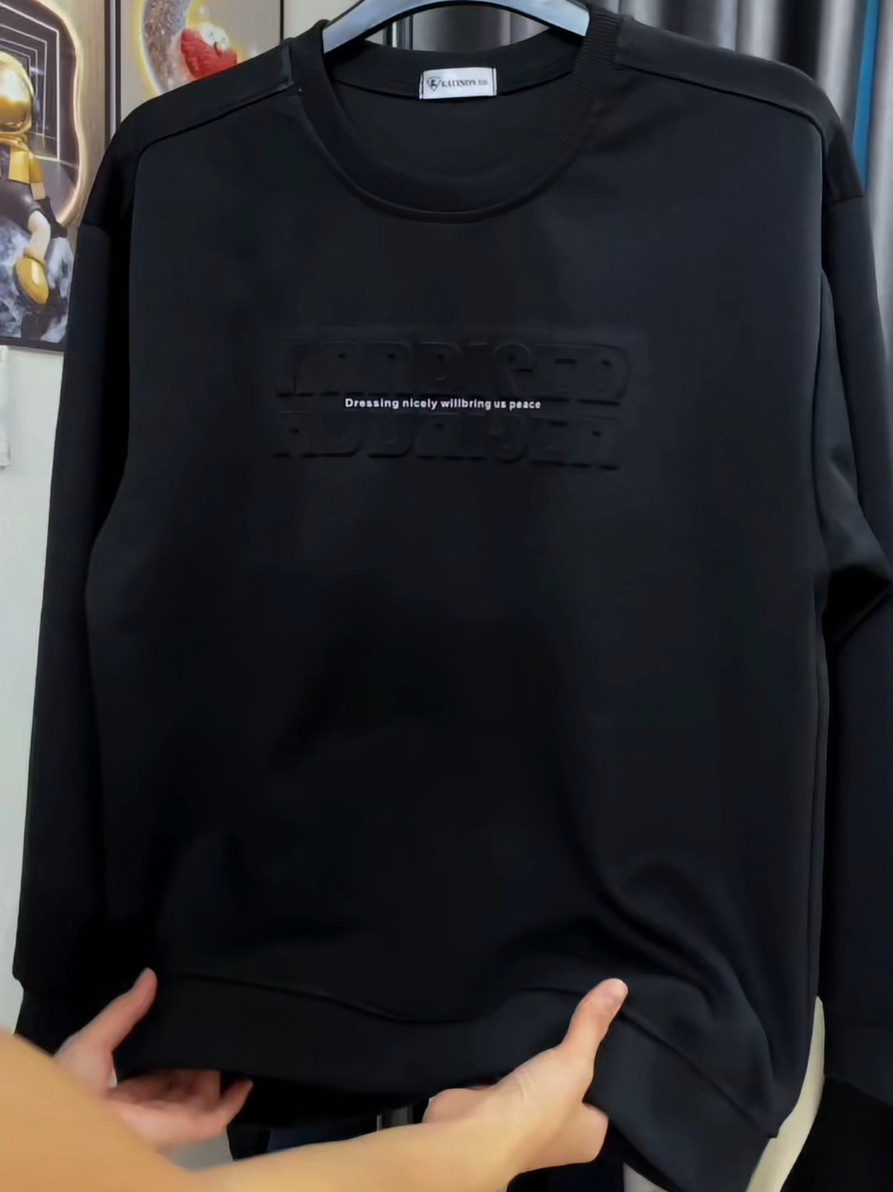 Áo nỉ sweater chữ nổi phong cách 