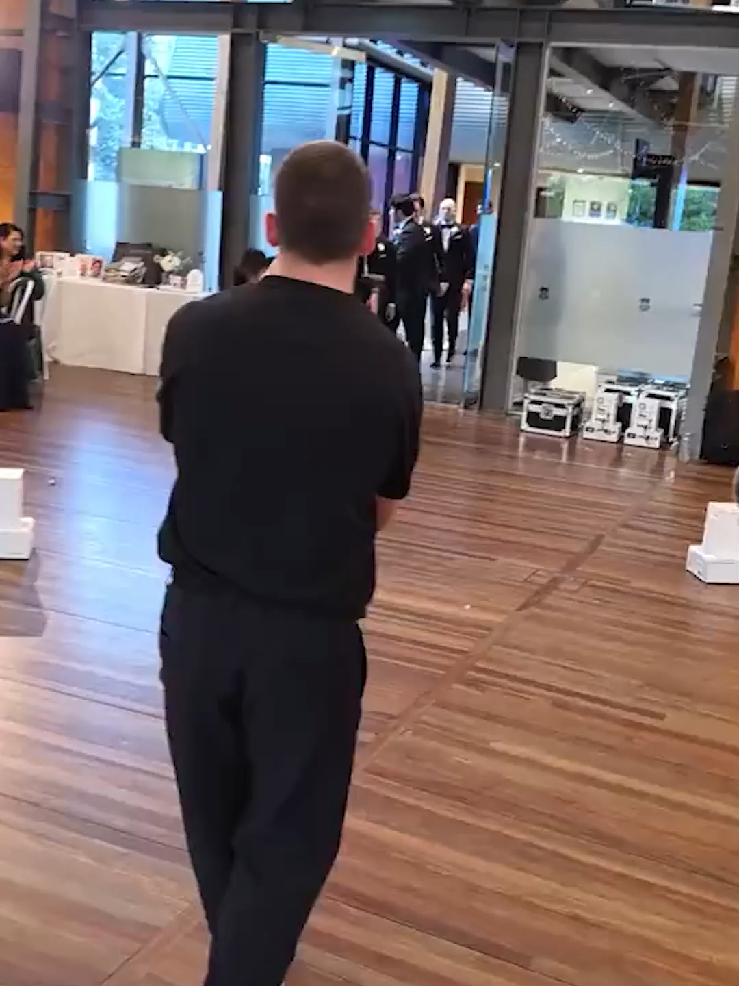 Entró a su casamiento con el HIMNO DE LA CHAMPIONS 🤣💍