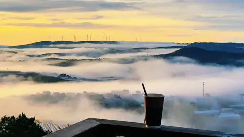 Nhất định phải dẫn người yêu đi săn mây ngắm bình minh ở Đà Lạt một lần.. 🤩 #tiemcaphehoanghonchieu #xhh #fypシ #ilovetiktok #dalat 