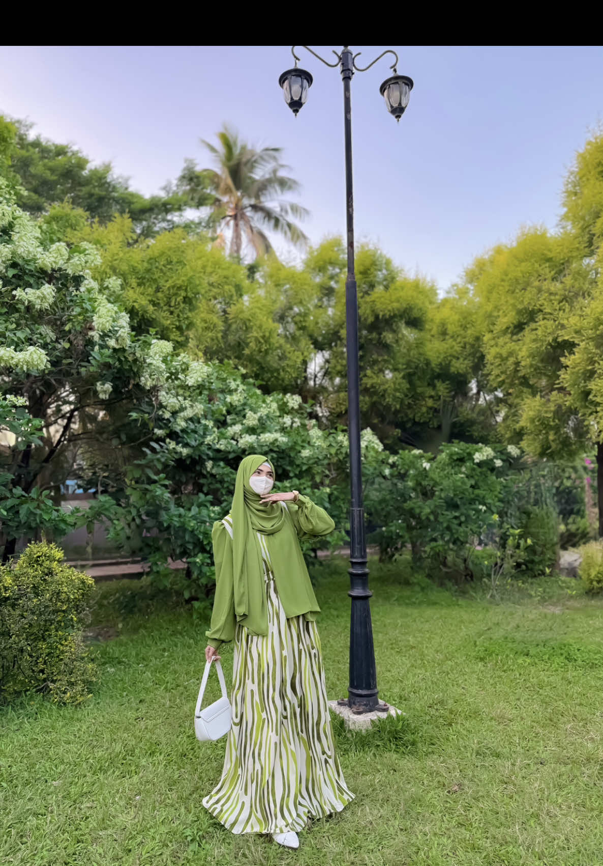 কিউট না সাপ টা? 🙂‍↔️🐍 earing @Suchona’s warehouse 🌿 #mashallahapu #modestfashionblogger 