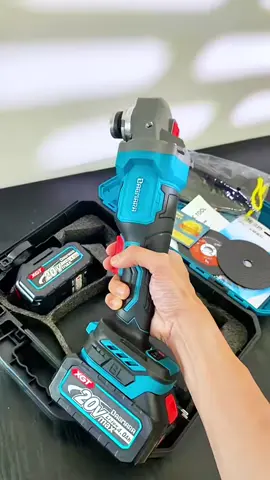 Angle grinder pakai battery ada harga promosi. Sesuai guna untuk kerja-kerja DIY & boleh buat kerja berat. Ada warranty, jangan risau 😎😎 Disclaimer : Harga akan berubah mengikut promosi yang dilakukan oleh seller & voucher dari Tiktok mengikut terma & syarat tertentu #anglegrinder #cordlessanglegrinder #minigrinder #grinder #dagmaracordlessgrinder 