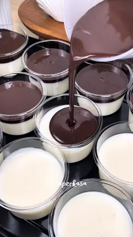 Khusus yang mau buka usaha bisa pake resep ini puding susu dengan vla coklat super lumer enak banget #fyp #idejualan #pudingvlacoklat 