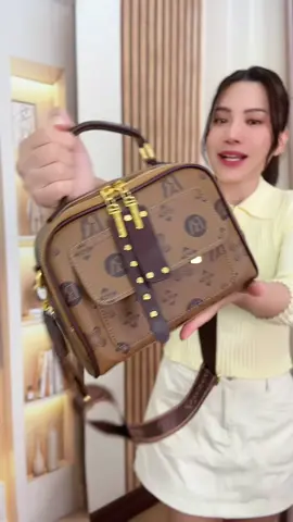 ตอบกลับ @Dx Rf กระเป๋าหนังดีไซน์สวย ดูดีค่ะ ขนาดประมาณ9นิ้ว ใส่ของได้พอดีๆ ช่องใช้งานด้านในจัดระเบียบได้อย่างลงตัว ถือได้ สะพายสวยค่ะ #ป้ายยาแฟชั่น #กระเป๋าแฟชั่น #กระเป๋าสะพาย #กระเป๋าสะพายข้าง #กระเป๋าหนัง  