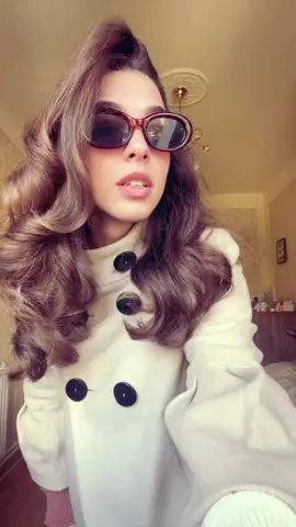 Trench coat buttoned to the TOP🤍🎀 #foryoupage #fyp #trenchcoatbuttonedtothetop #ballerinas #autumnfashion 