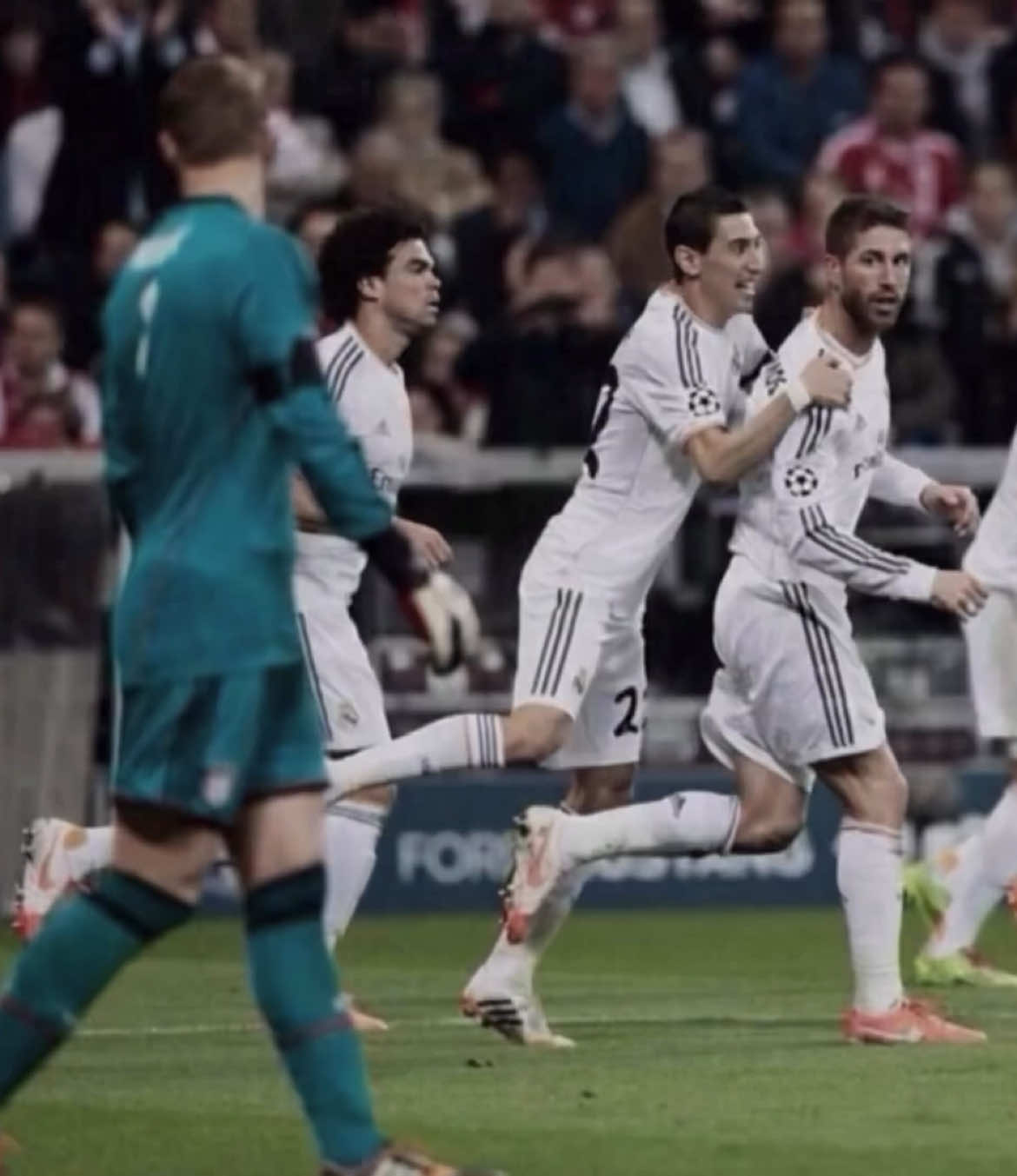 اي والله كسر عينه 😹😹. #راموس #ramos #sr4 #sergioramos #سيرجيو_راموس 