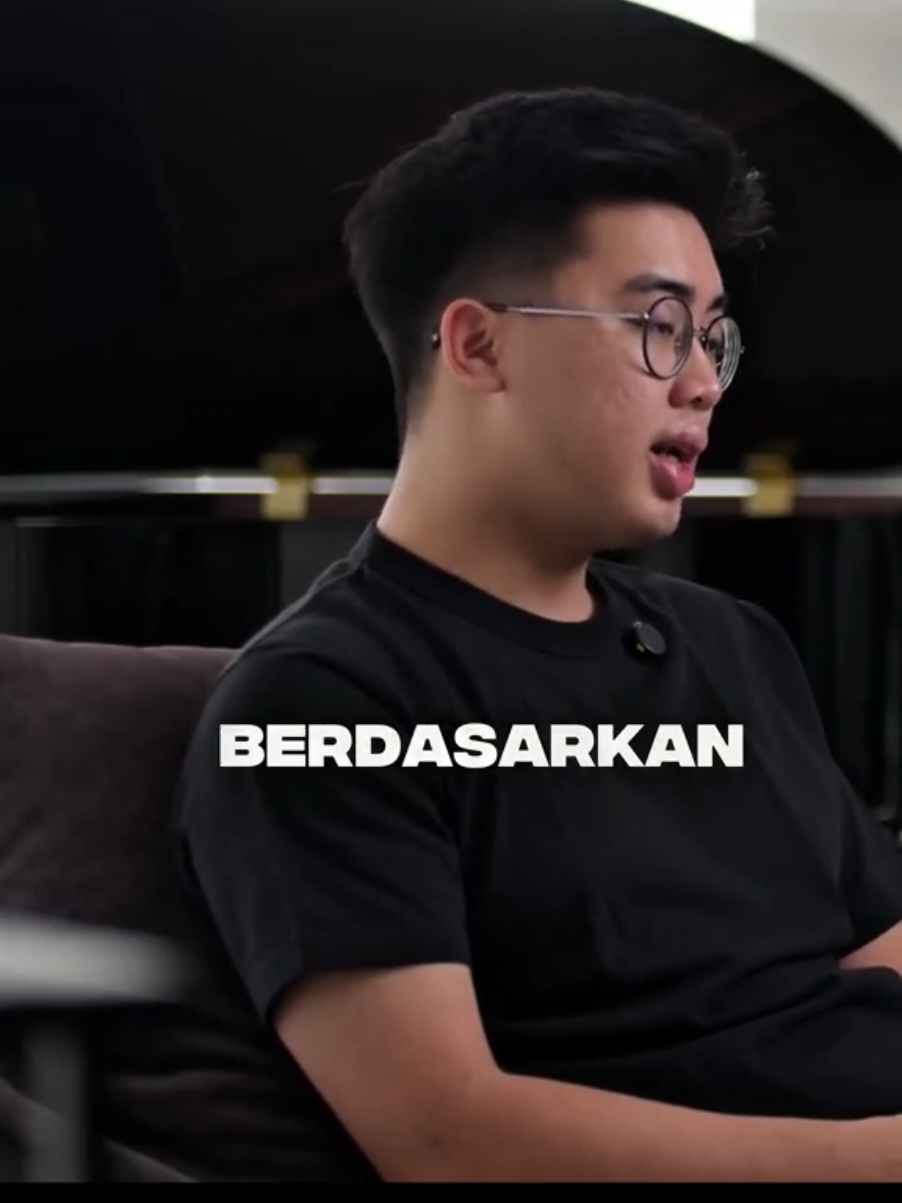 “Dulu makan di warteg cuma bisa pilih lauk paling murah. Hari ini bisa beli mobil mewah dan properti tanpa mikir harga. Hidup memang keras, tapi yang bertahan jauh lebih keras.”#PerjalananSukses #FromZeroToHero #BangkitDariBawah#clippertimothyronald #academycripto 