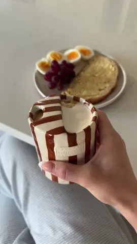 romanticizing my morning coffee is the only thing getting me out of bed when it’s freezing out 🤎☕️ #coffeemug #ceramicmug #ceramictumbler #tumblermug #tiktokshopblackfriday 