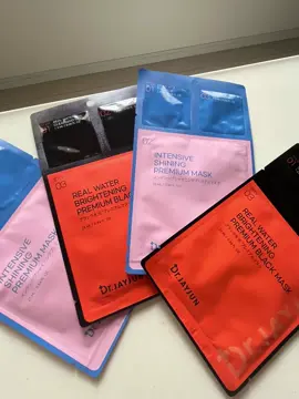 . 旅行にも凄く便利だと！！ クリームからパックアイクリームもセットに！飛行機の乾燥にもおすすめだよ！！ 温泉♨️行く時もこれ１つあれば安心だよね！！ 3ステップでもちっと肌に！！ PR #フェイスマスク #パック #スキンケア #韓国コスメ 