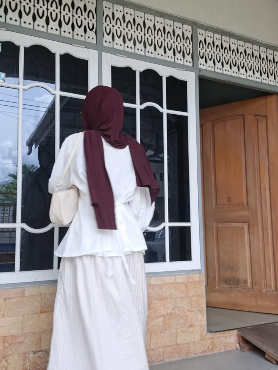 little miss🌼 #ootdhijab 