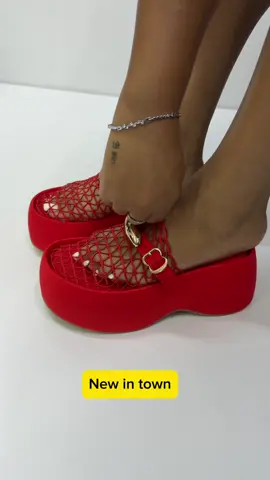 Kshs.2000 size 36-41. Call/WhatsApp O796I32452. #leemzwholesalers #viral #offer #platform #trendy 