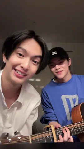 ร้องกับพี่คริสครับ @MARCKRIS BUS  #COPPERdechawat  #MARCKRIS  #BUSbecauseofyouishine 