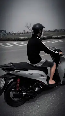 Làm tốt bổn phận của mình được rồi . Thế giới này chẳng vốn hoàn mỹ học được cách chấp nhận và thấu hiểu .Hạ thấp sự kì vọng của bản thân nhiều hơn đừng ngưỡng cầu người khác ☺️