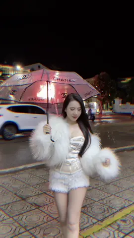 Người ta hỏi tôi : ‘’cảm giác an toàn là gì?’’ Tôi : ‘’ vừa độc thân vừa có tiền ‘’ ☺️☺️