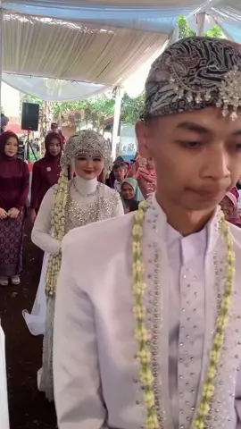 bahwa tidak semua laki-laki bisa menahan nangis, disaat dia menggunakan hati untuk mencintai wanita pilihannya_ #weddingtiktok #adatsunda  #videotrending #29juni2025 #pyf