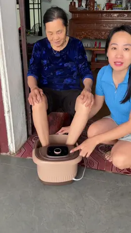Chậu ngâm chân tự nóng có von lăn massage #xuhuong #ngocminhminh89 #chaungamchan #chaungamchanmassage #ngamchanthaoduoc 