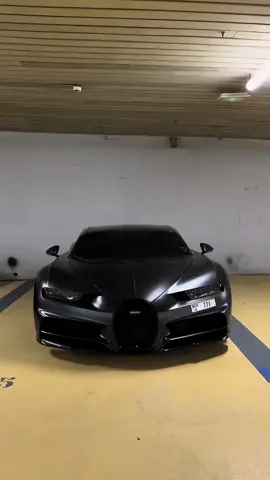 Black Bugatti Chiron #f #viral #fyo #freecarclips #Bugatti 