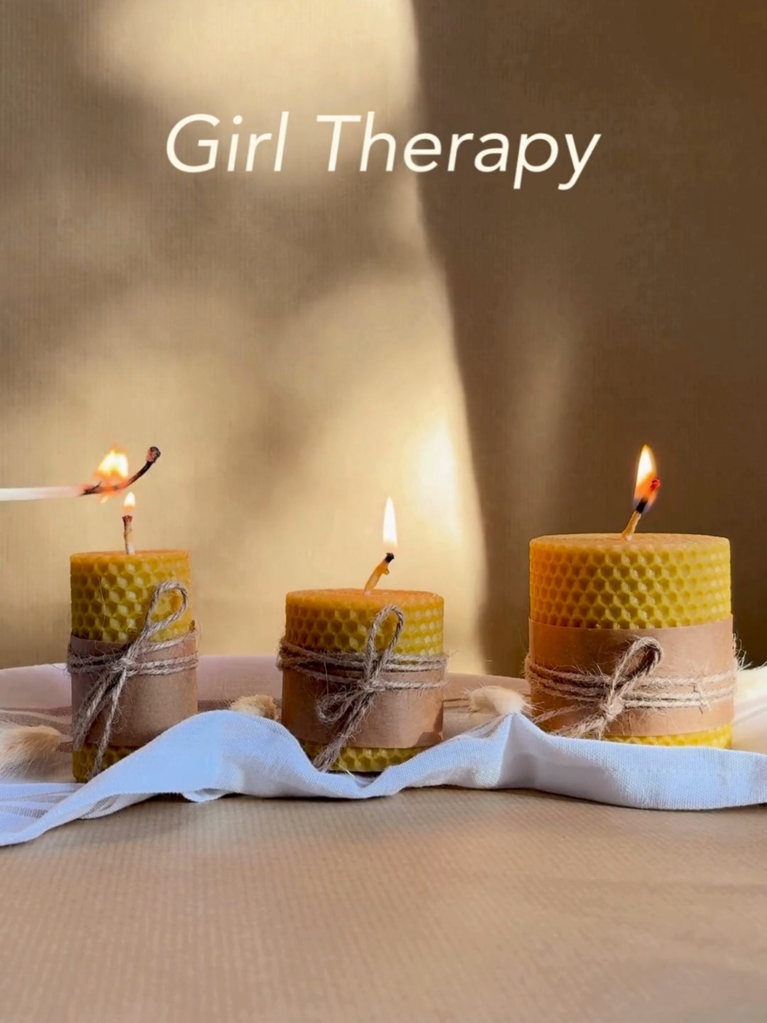 🕯️ Zilele reci de toamnă merită momente de liniște și răsfăț. Iar nimic nu creează o atmosferă mai plăcută decât lumânările naturale din ceară de albine. 🍯 Comandă-le online: de pe apisrom.ro #Apisrom #LumanariCearaNaturala #BeeswaxCandles #HandMade #ProduseApicole #NaturalLiving