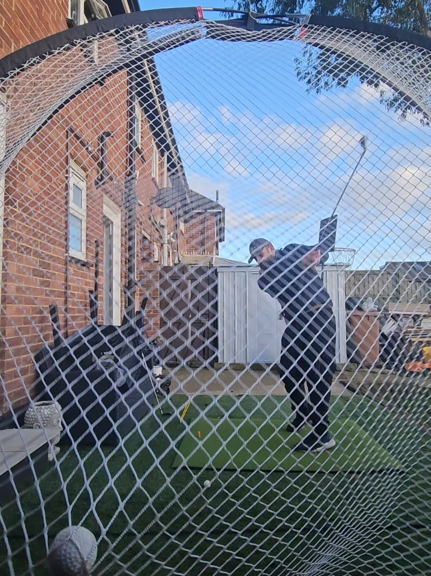 Do you practice at home ?  #golf #golftiktok #practice#fyp #viral 