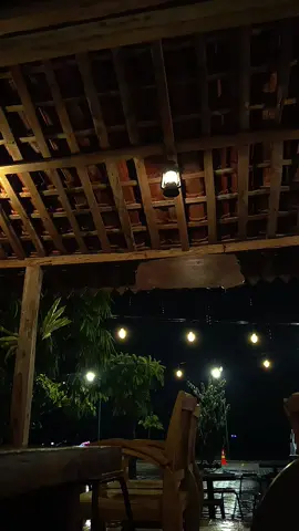 *Kadang Allah pisahkan dua orang* _yang saling sayang,_ _bukan karena benci,_ *tapi karena Allah ingin keduanya tumbuh* _dalam do'a, bukan dosa._ #quotesislam #sholawatnabi #banjaristory #pfypシ #lirboyokediri 