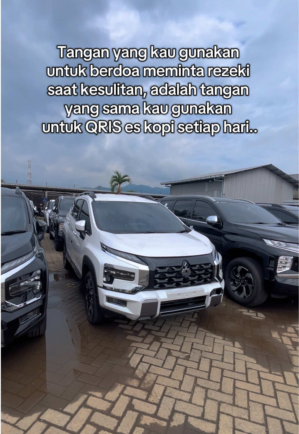 Ready unit baru Mitsubishi Menerima pembelian: - Cash - Bunga 0% sampai dengan 2Th - Kredit Tenor sampai 8Th - COP - Fleet Info lebih lanjut bisa hubungi Mas Bram di 082-33-404-6815 #mitsubishi #mitsubishikediri #mitsubishijawatimur #mitsubishijombang #xpander 